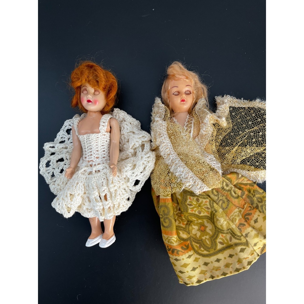 Vintage Plastic Girl DollSwith White crocheted jointed‎ sleepy eye doll